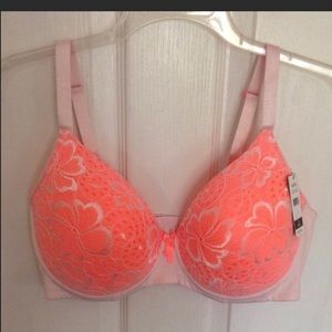 2 bras NWT